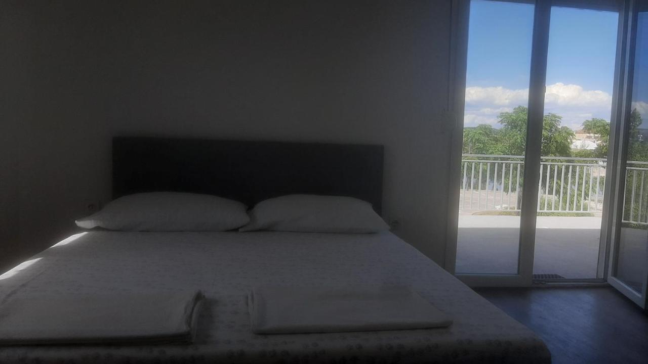 Basil Apartments And Rooms เบทินา ภายนอก รูปภาพ