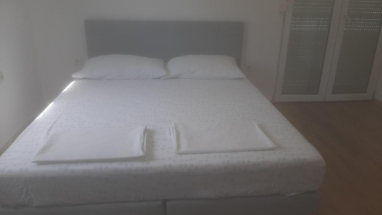 Basil Apartments And Rooms เบทินา ภายนอก รูปภาพ